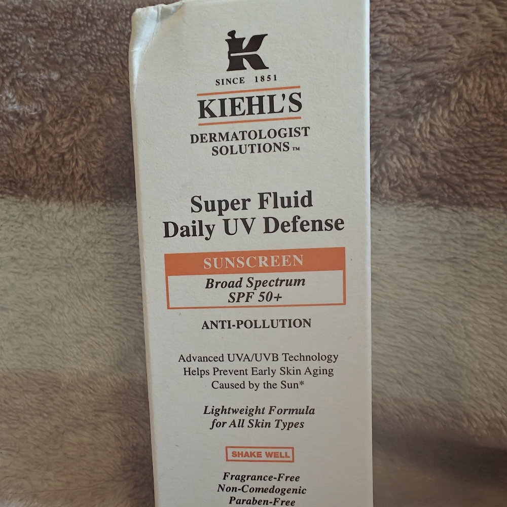 Kiehl's Super Fluid Daily UV Defense Sunscreen - White and Orange